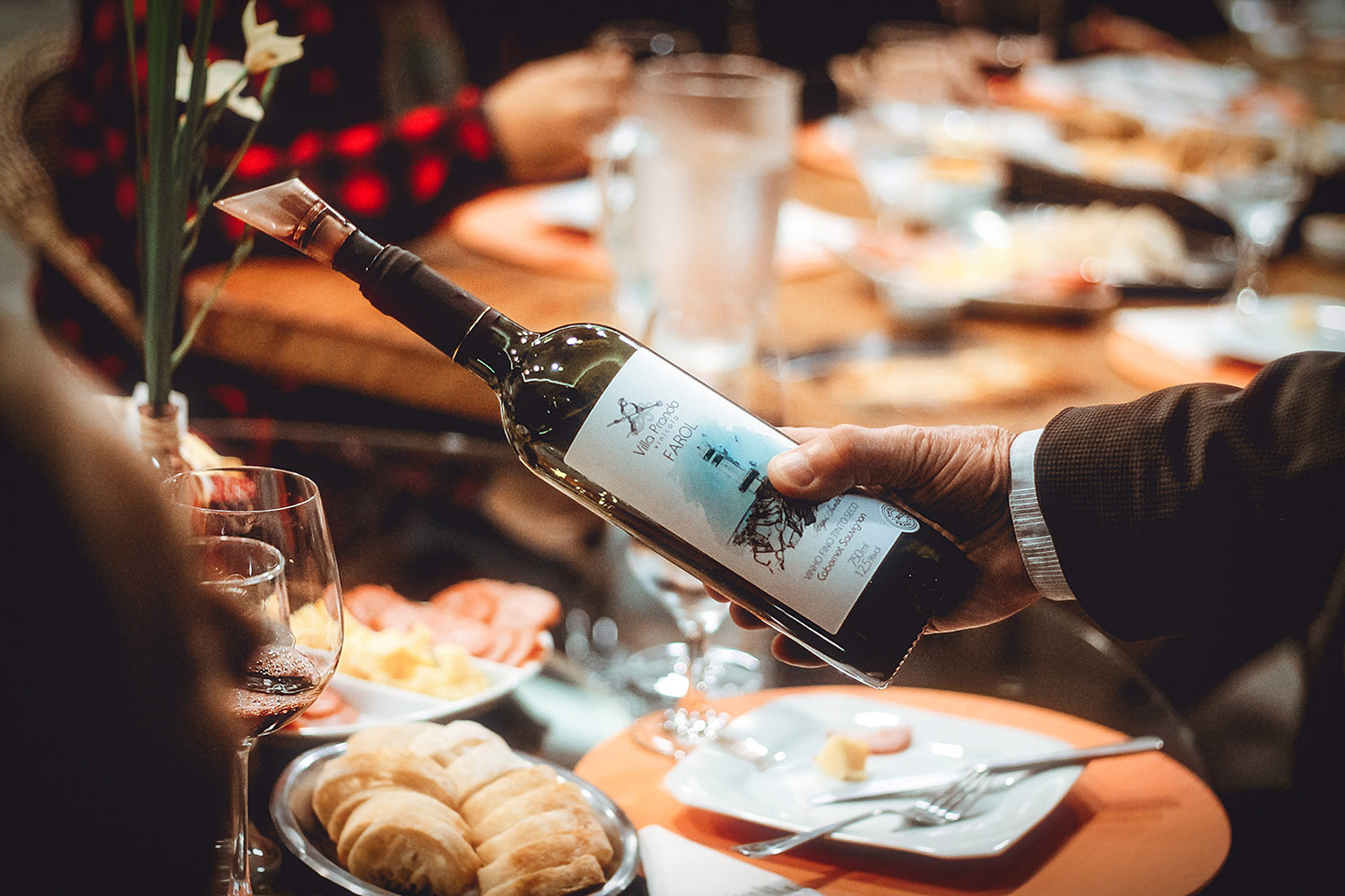 8 Essential White Wines for Spring You Should Add To Your Shopping List